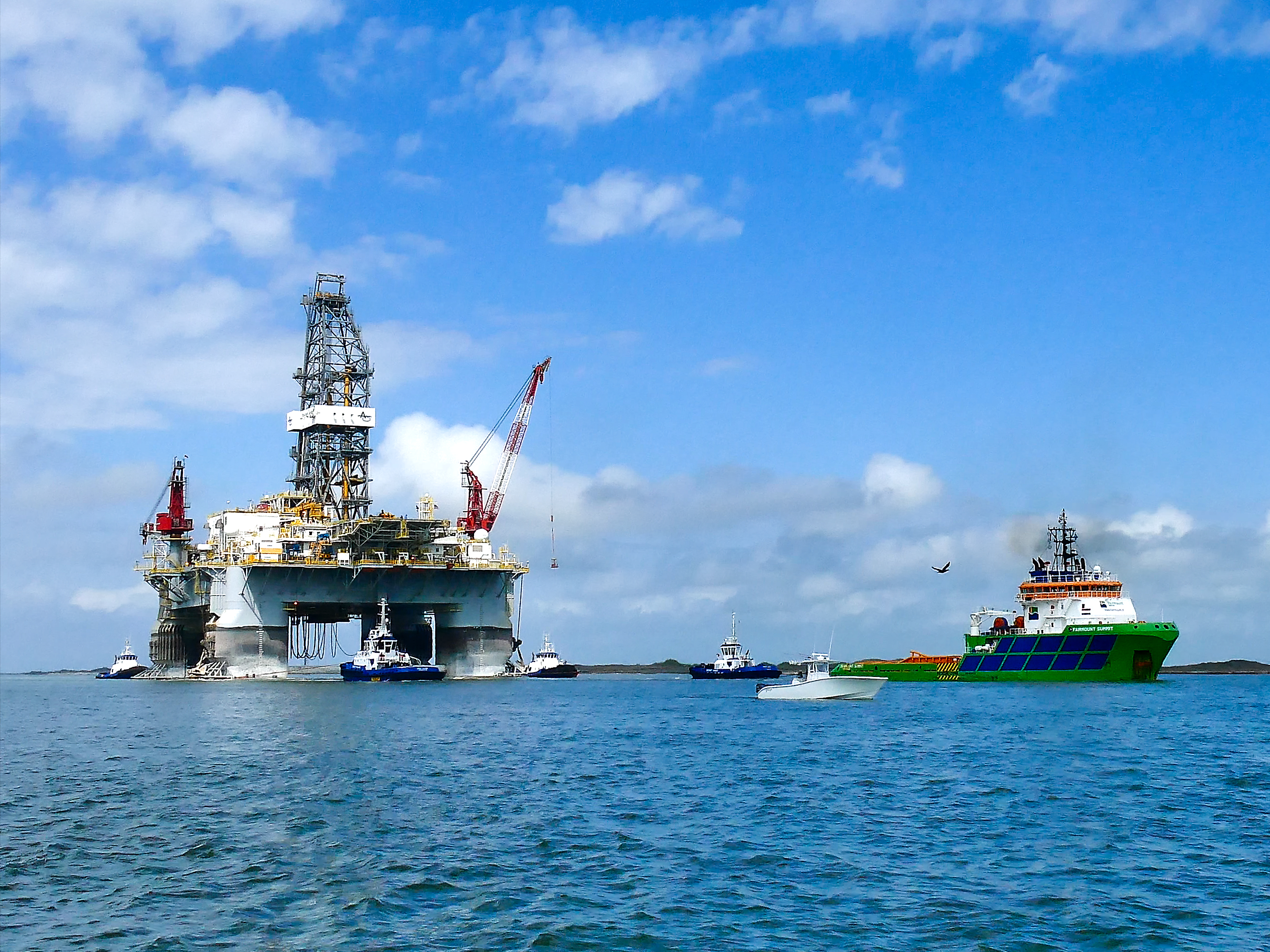 Offshore platform and ships
